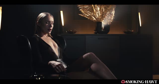 Angelika Grays Smoking