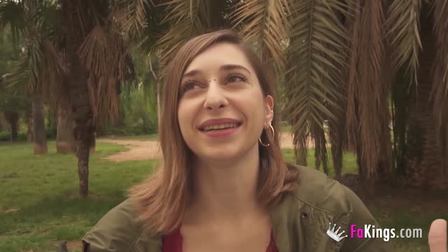 El lavabo del pub, ojos vendados y una teen esperando rabos. Lana, la vecinita zorrita y su adiccion al sexo